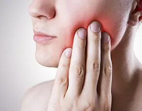 Woman with pain in her jaw
